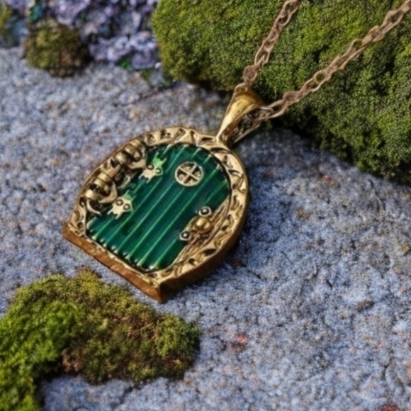 MODCLOTH LIMITED EDITION THE HOBBIT DOOR LOCKET NECKLACE - Picture 3 of 4